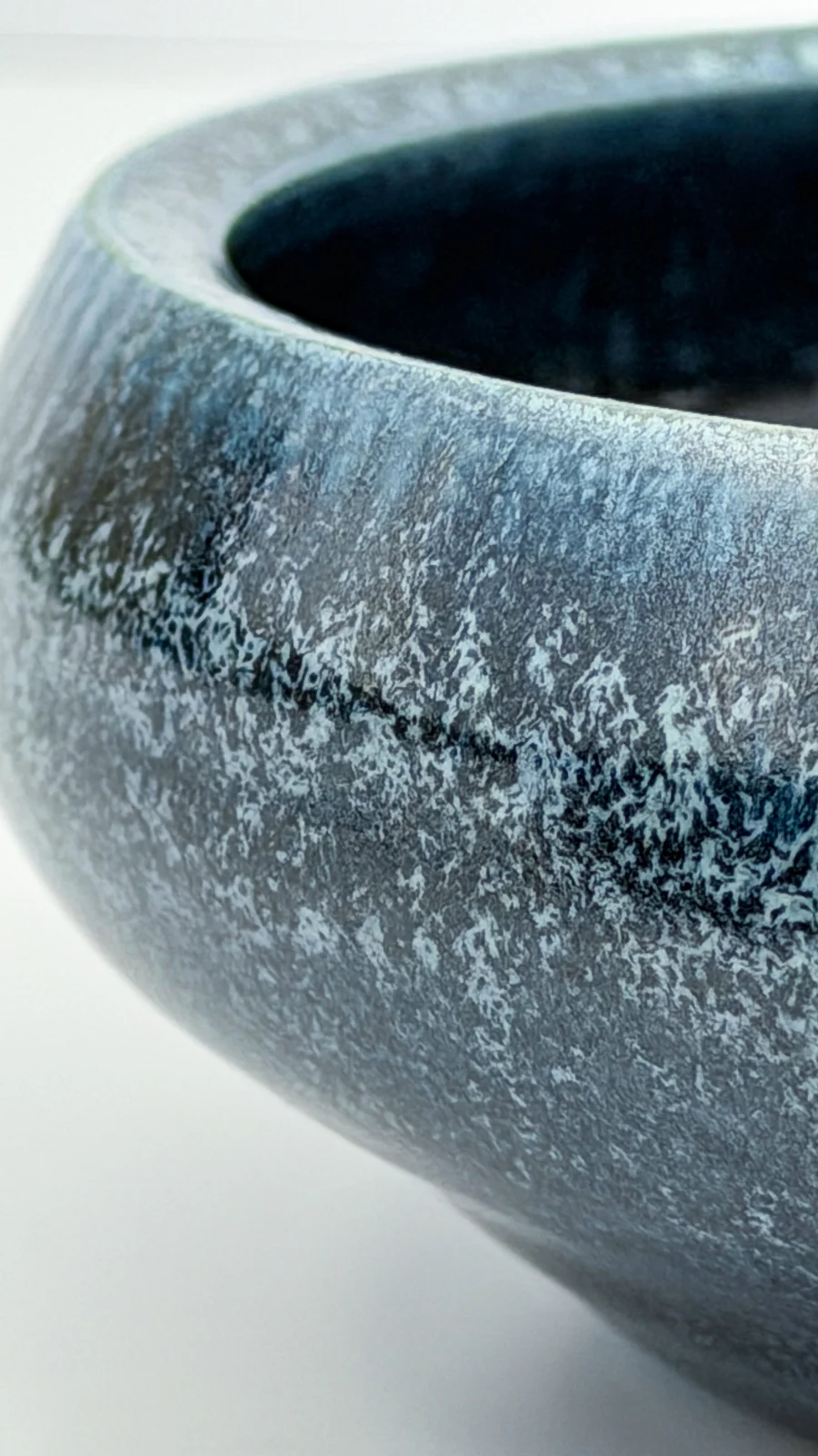 mtvessell_pottery_azure_10-7 Side detail view of a handcrafted ceramic vessel from mtvessell Pottery's Azure collection