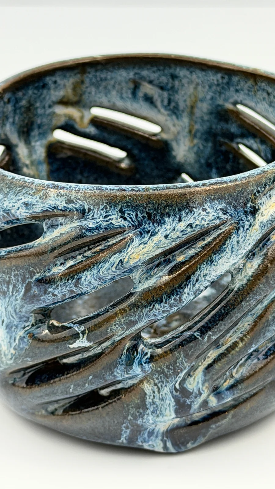 mtvessell_pottery_azure_12-2 Top detail view of a handcrafted ceramic vessel from mtvessell Pottery's Azure collection