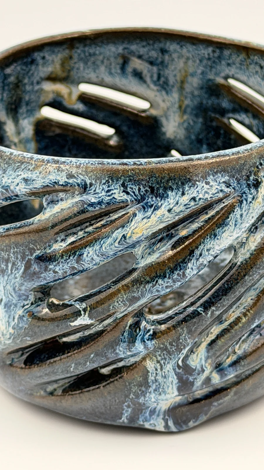mtvessell_pottery_azure_12-4 Top detail view of a handcrafted ceramic vessel from mtvessell Pottery's Azure collection