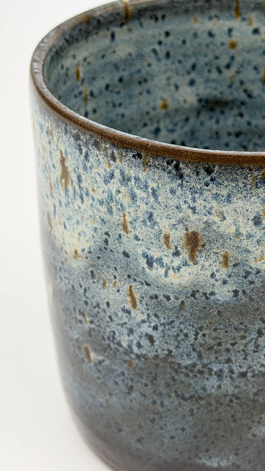 mtvessell_pottery_azure_3-3 Side detail view of a handcrafted ceramic vessel from mtvessell Pottery's Azure collection