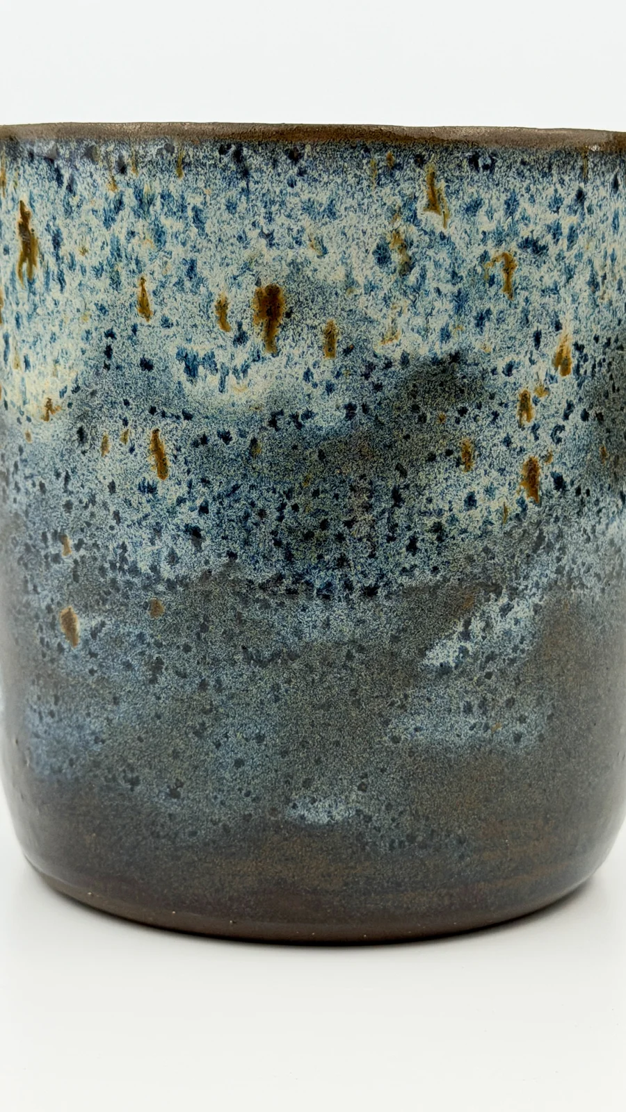 mtvessell_pottery_azure_3-5 Side detail view of a handcrafted ceramic vessel from mtvessell Pottery's Azure collection