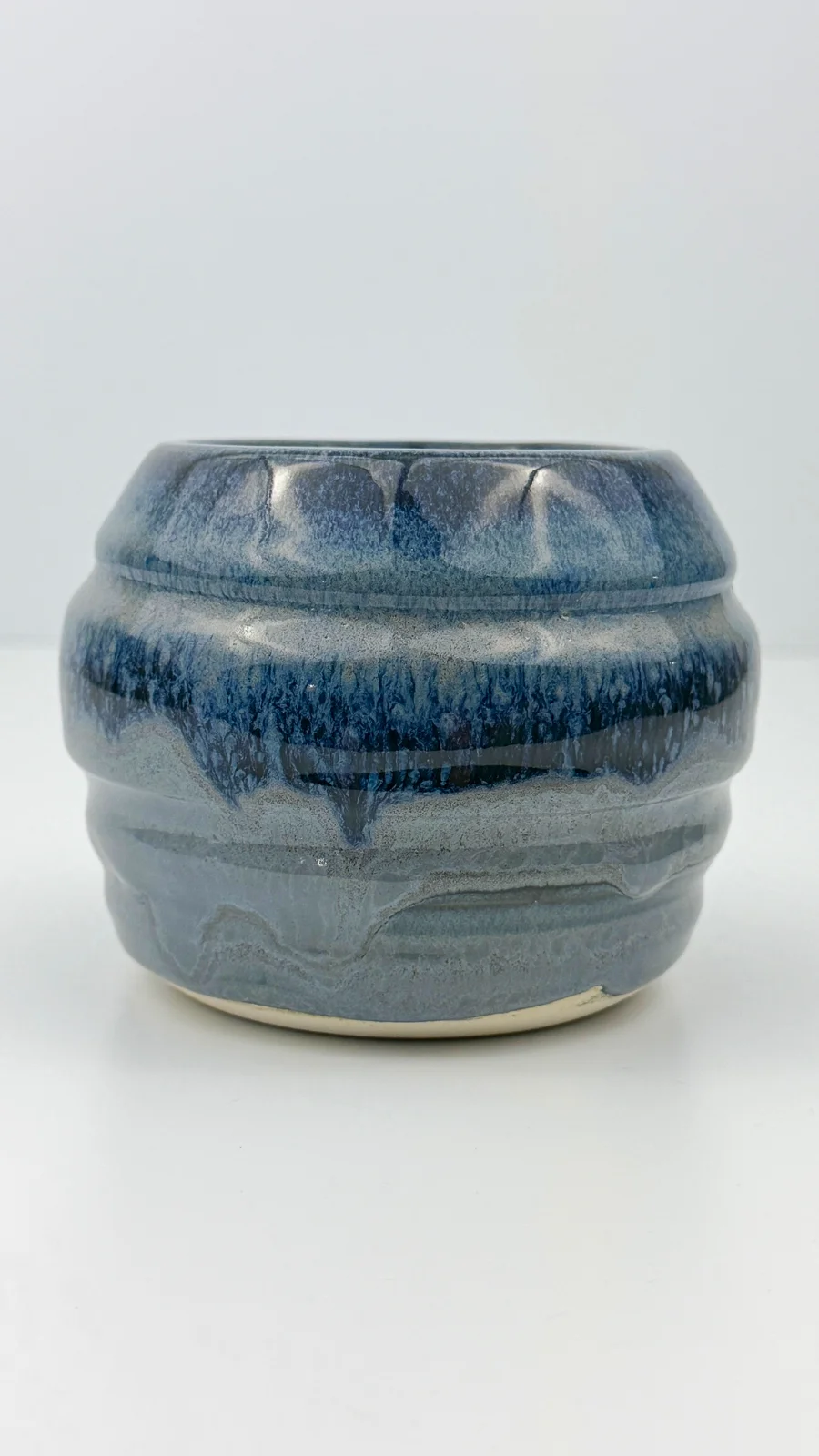 mtvessell_pottery_azure_4-1 Side view of a handcrafted ceramic vessel from mtvessell Pottery's Azure collection