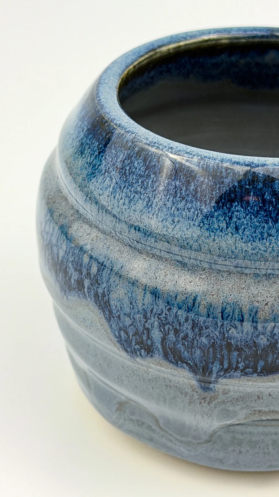 mtvessell_pottery_azure_4-4 Top detail view of a handcrafted ceramic vessel from mtvessell Pottery's Azure collection