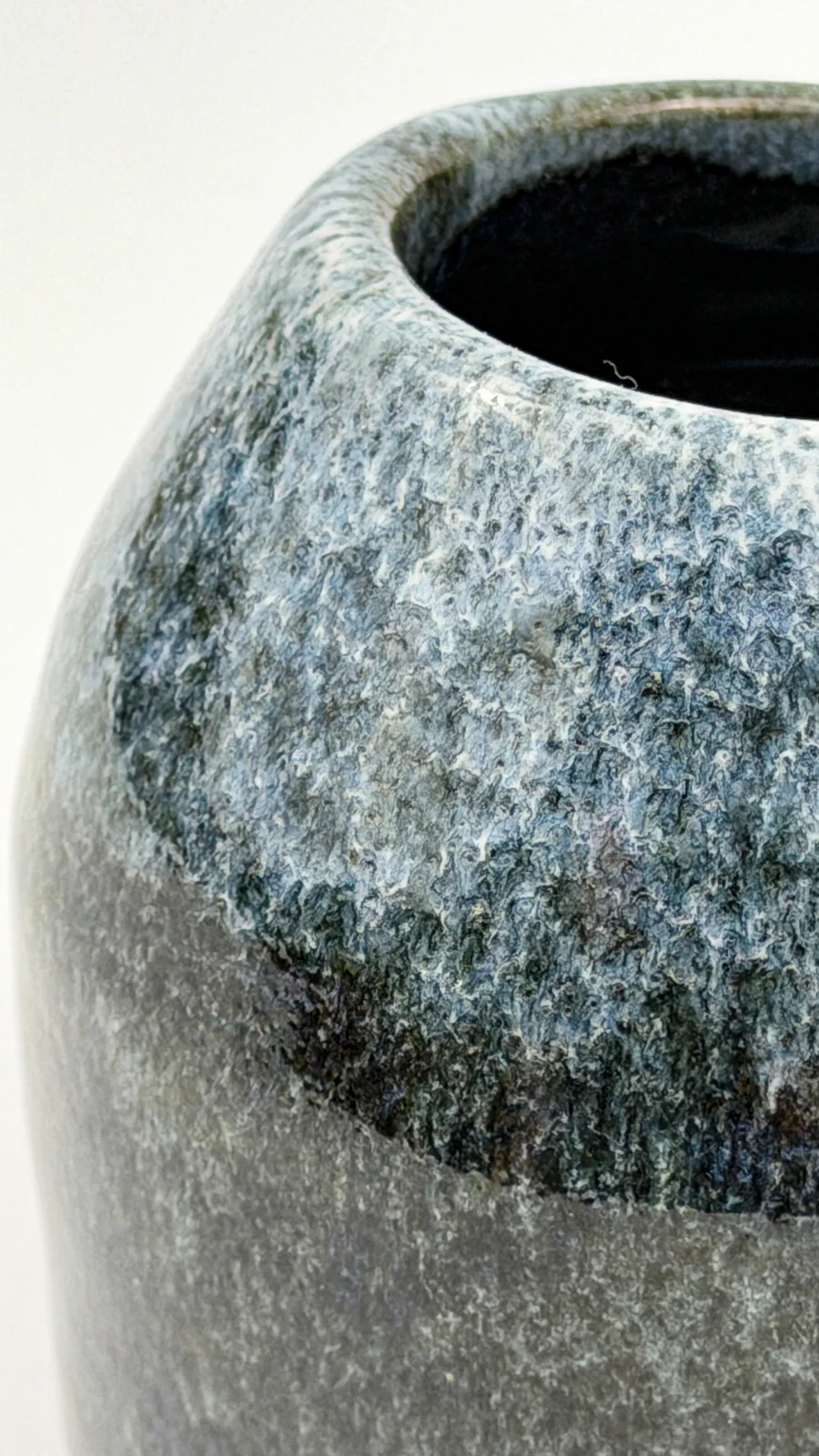 mtvessell_pottery_azure_7-4 Top detail view of a handcrafted ceramic vessel from mtvessell Pottery's Azure collection