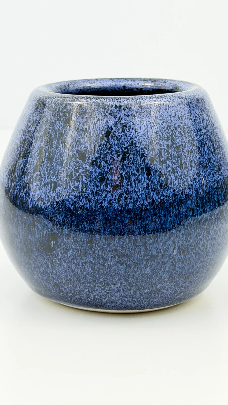 mtvessell_pottery_azure_9-2 Side detail view of a handcrafted ceramic vessel from mtvessell Pottery's Azure collection